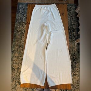 One mile the label Melbourne knit pants